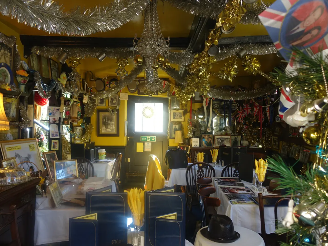 Spruce Up Your Autumn Meals with DIY Table Design Ideas