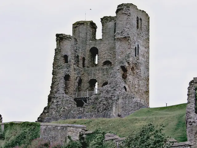 Magnetic Island's principal access point is the city of Townsville.