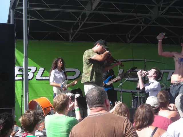 "Hünfeld's cultural affair featured performance of 'C. Flat in Duet'"