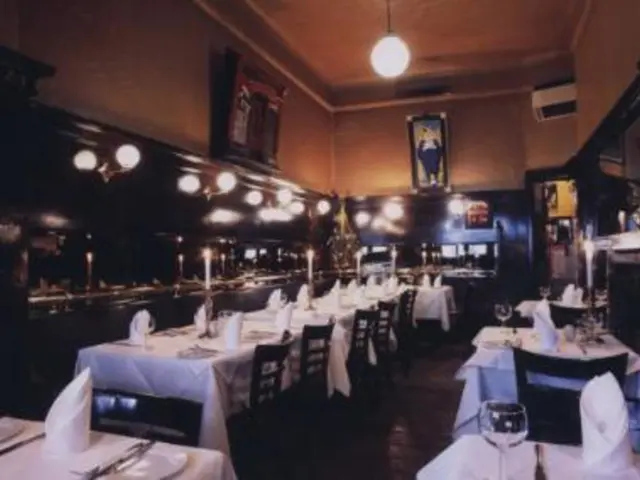 Twenty innovative lighting solutions for your dining room to enhance your hosting experience